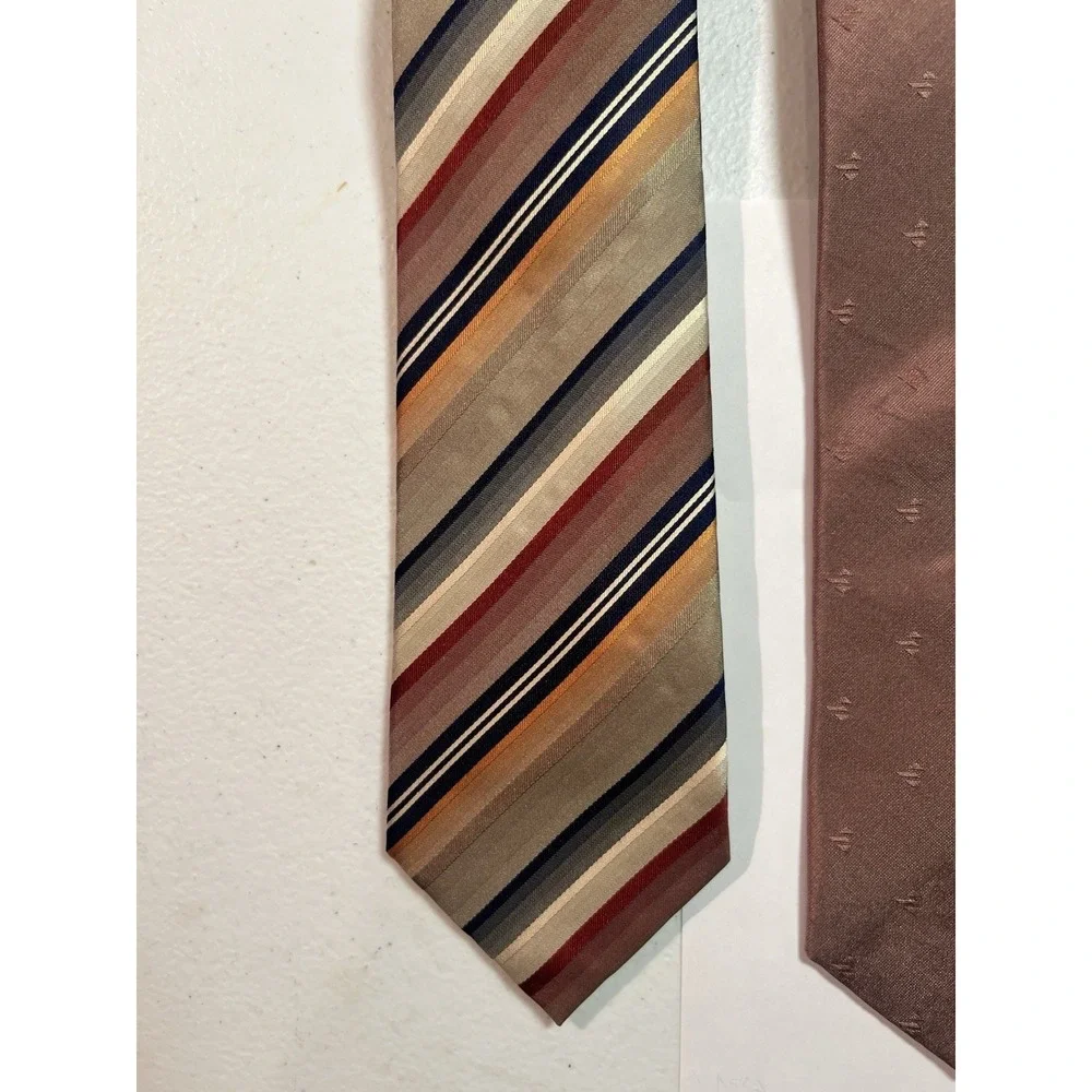 2 Men's Ties. Van Heusen Stain‎ Resistant Silk. Stringbeans Plus Satin. Nice